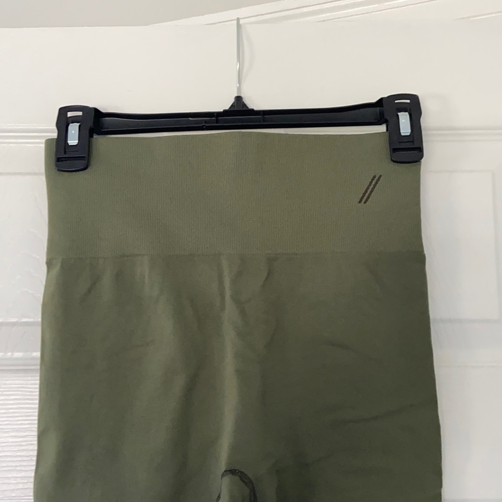 TALA clover zinnia leggings
